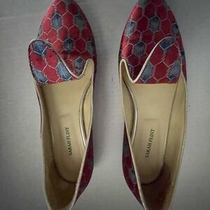 Sarah Flint 9.5 blue red chain link feather design